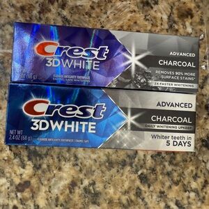 NWT Crest 3D White Advanced Charcoal  Toothpaste